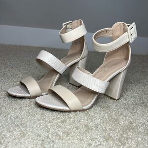 Chinese Laundry, neutral cream, snake skin, chunky heel women’s size 9